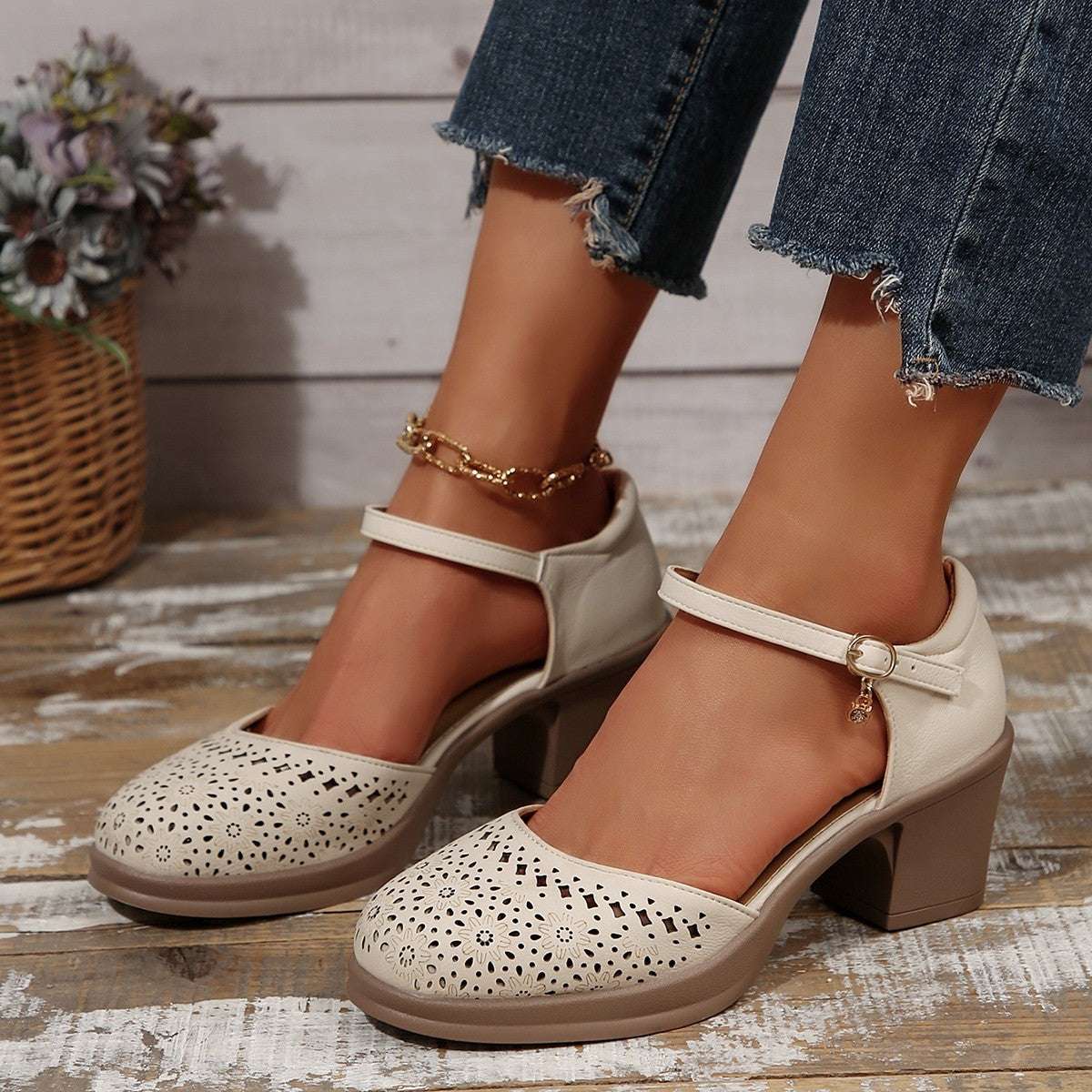 Retro versatile sandals with hollowed out mid heeled toe caps single button shoes for women