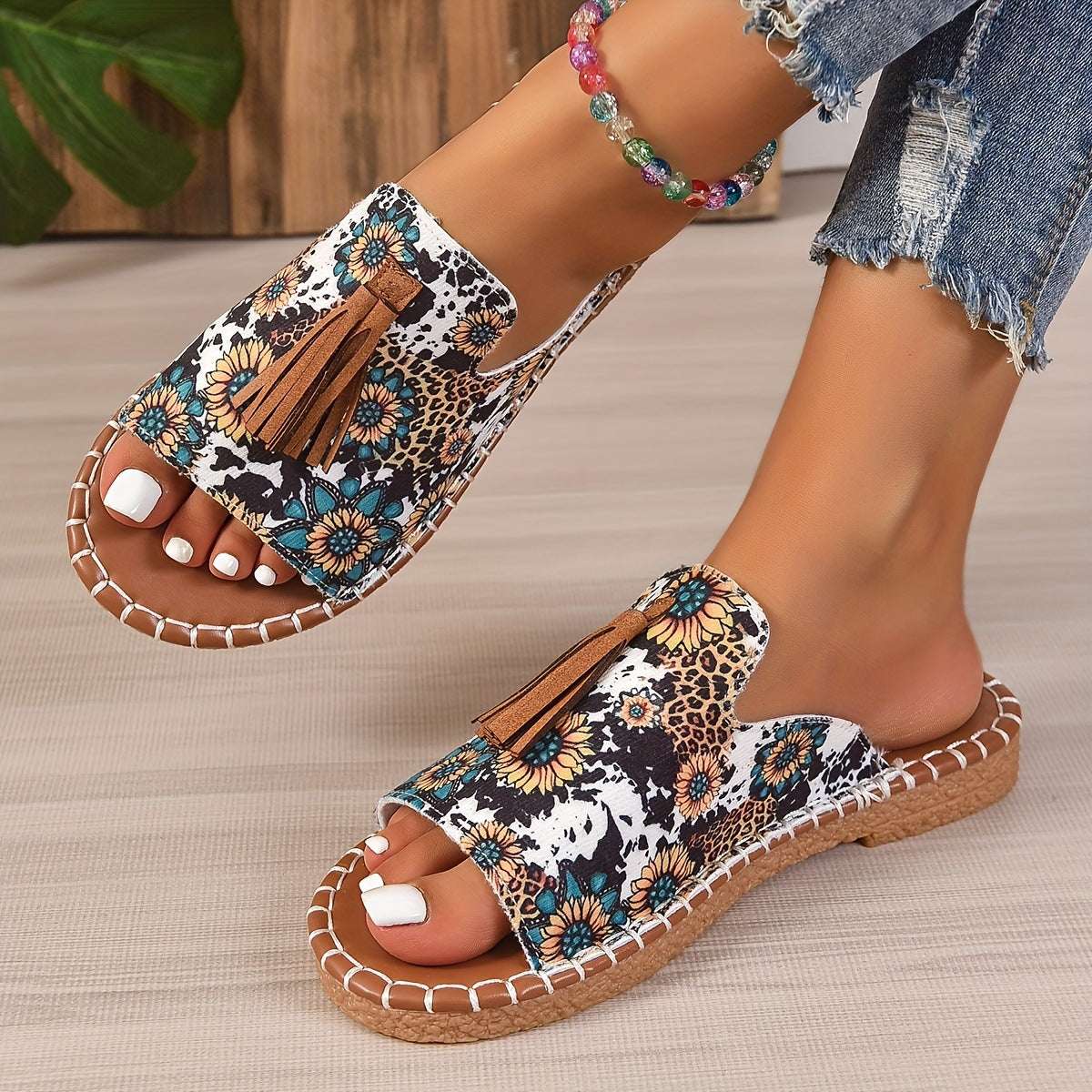 Women's Tassel Decorated Flat Sandals