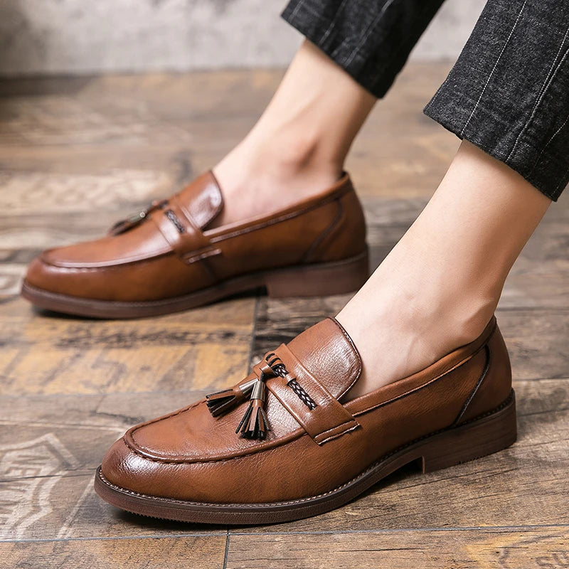 Pointed Casual Moccasins for Men Fringed Slip-on Men's shoes
