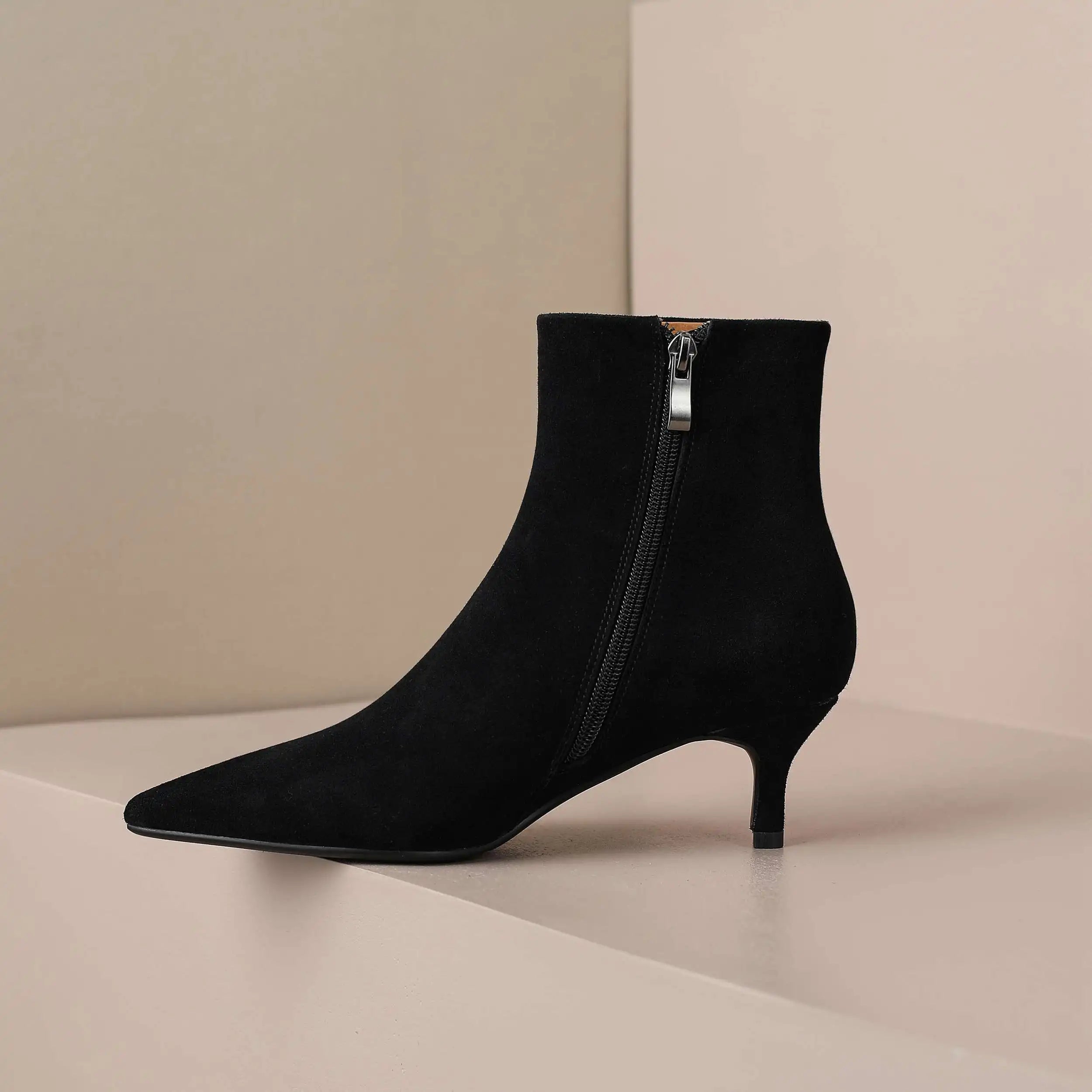 Krazing Pot Big Size Cow Suede Pointed Toe High Heels Modern Boots