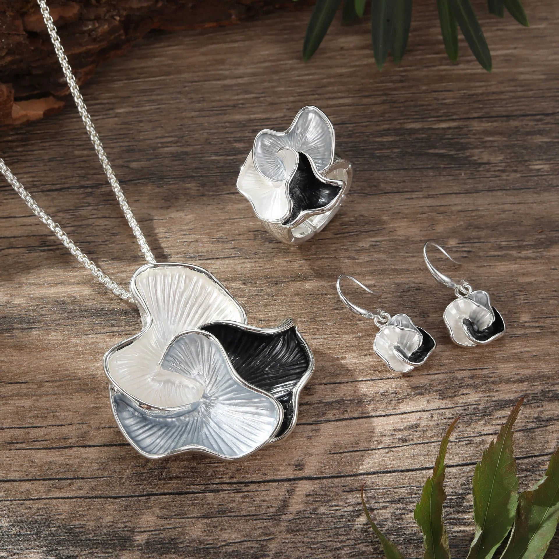 Geometric Petal Stud Earrings, Pendant Set, omen's high-end jewelry set