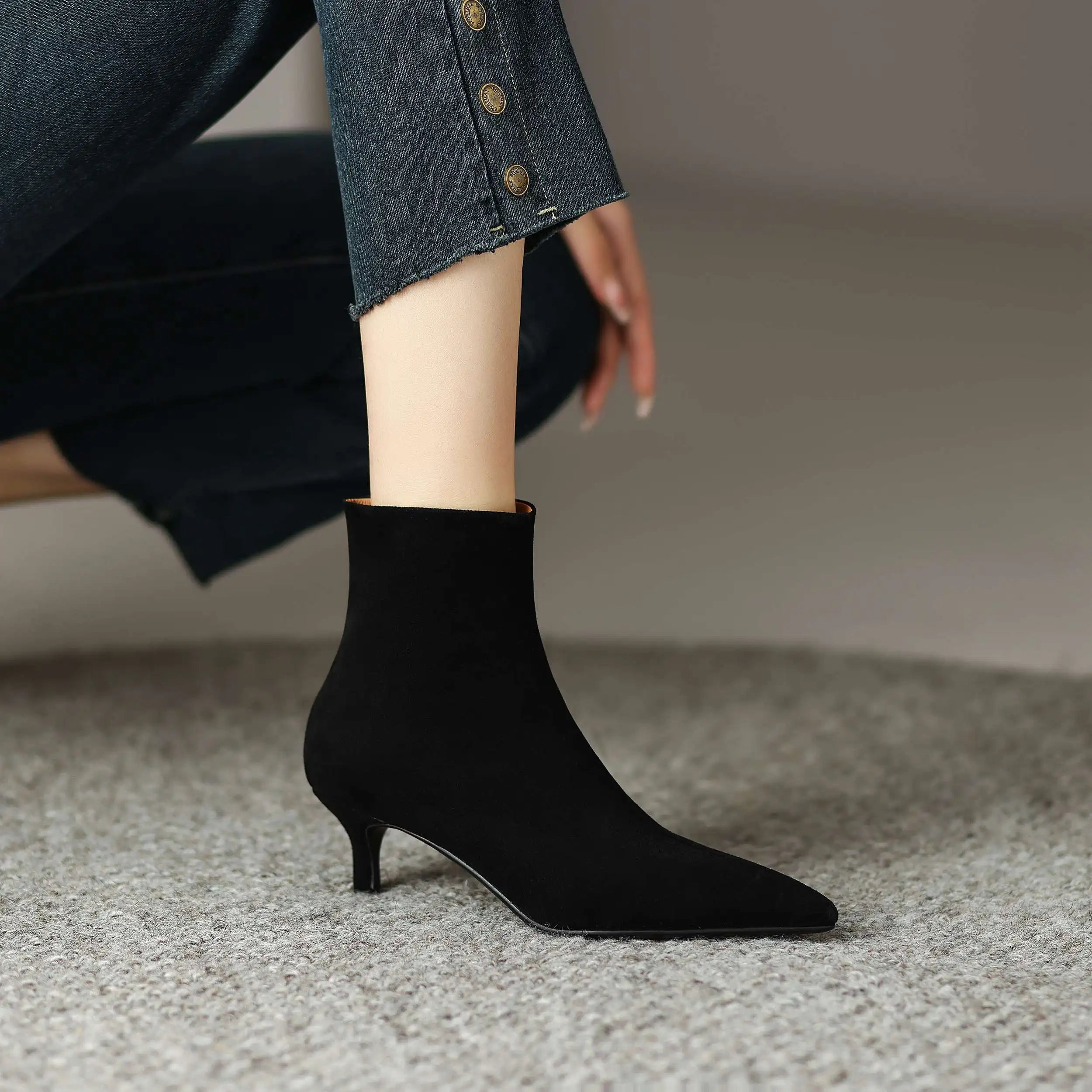 Krazing Pot Big Size Cow Suede Pointed Toe High Heels Modern Boots
