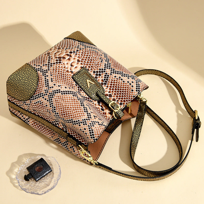 Snake-patterned Shoulder Crossbody Bay