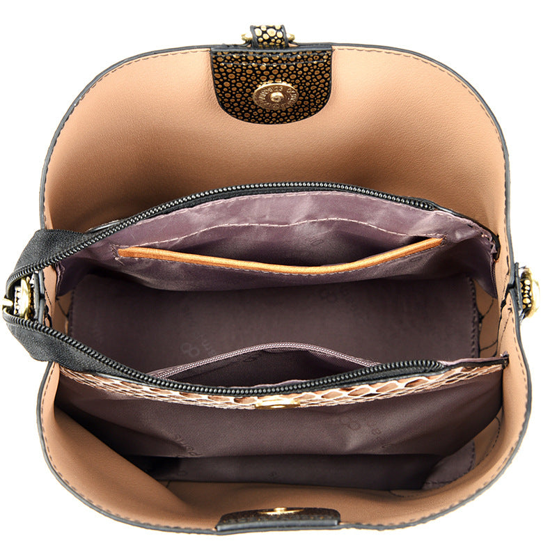 Snake-patterned Shoulder Crossbody Bay